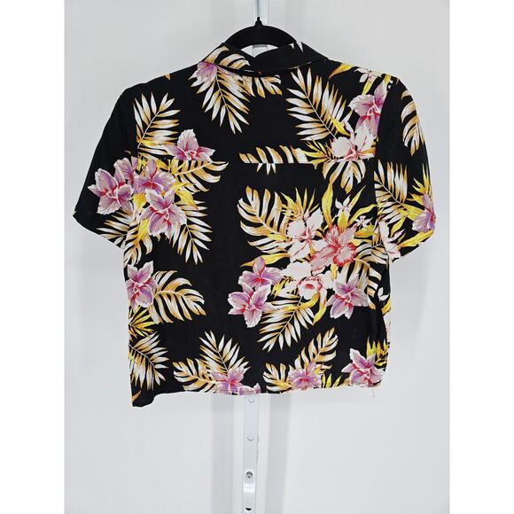 Volcom womens Sz S Short Sleeve Cropped Button Up Hawaiian Shirt Black Floral - Picture 3 of 3